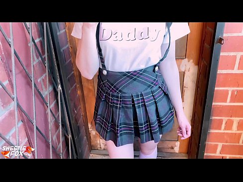 ❤️ Msichana wa shule Ananyonya Dick yake kwa kina na kutombana badala ya madarasa. Ponografia ya mkundu ❌️❤